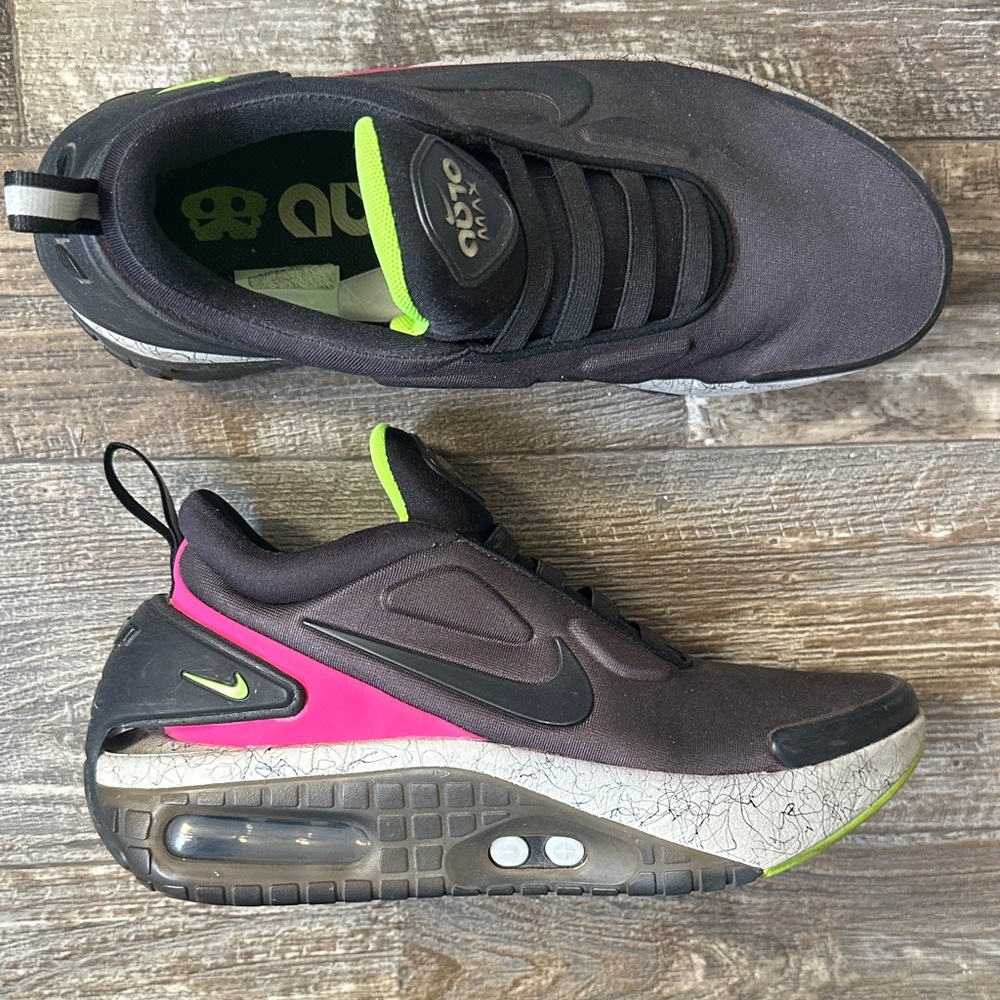 Nike AutoMax self lacing shoes